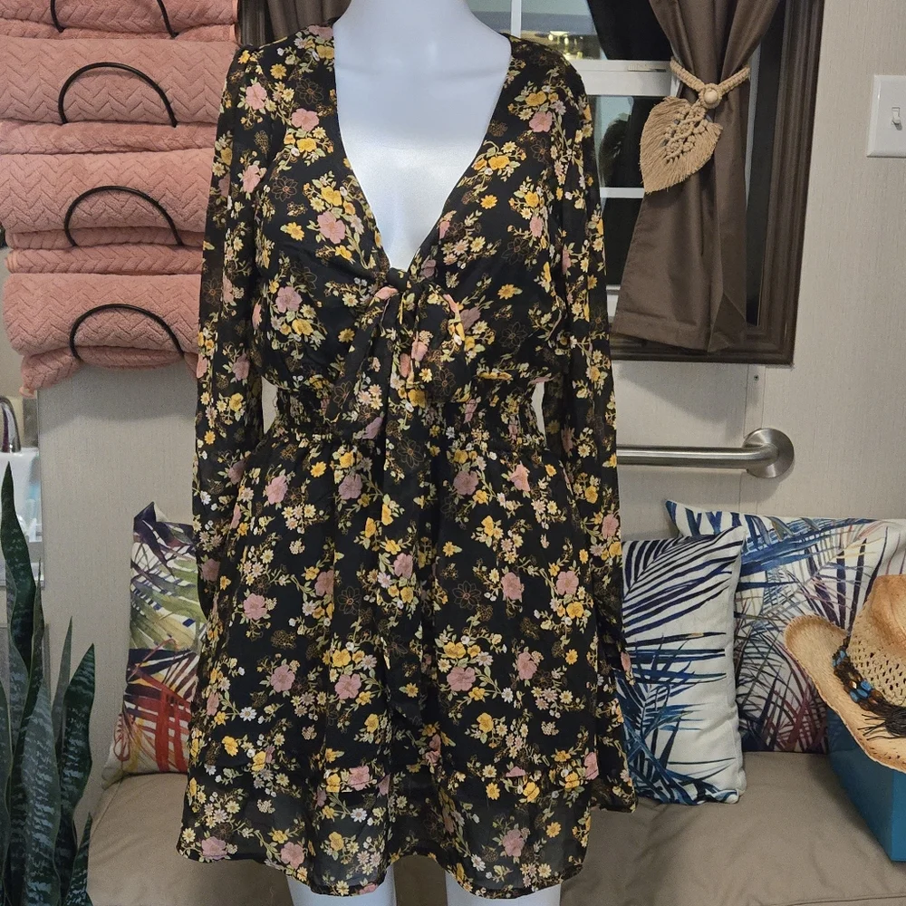 New !    Black Floral Peasant Dress - Picture 2 of 6